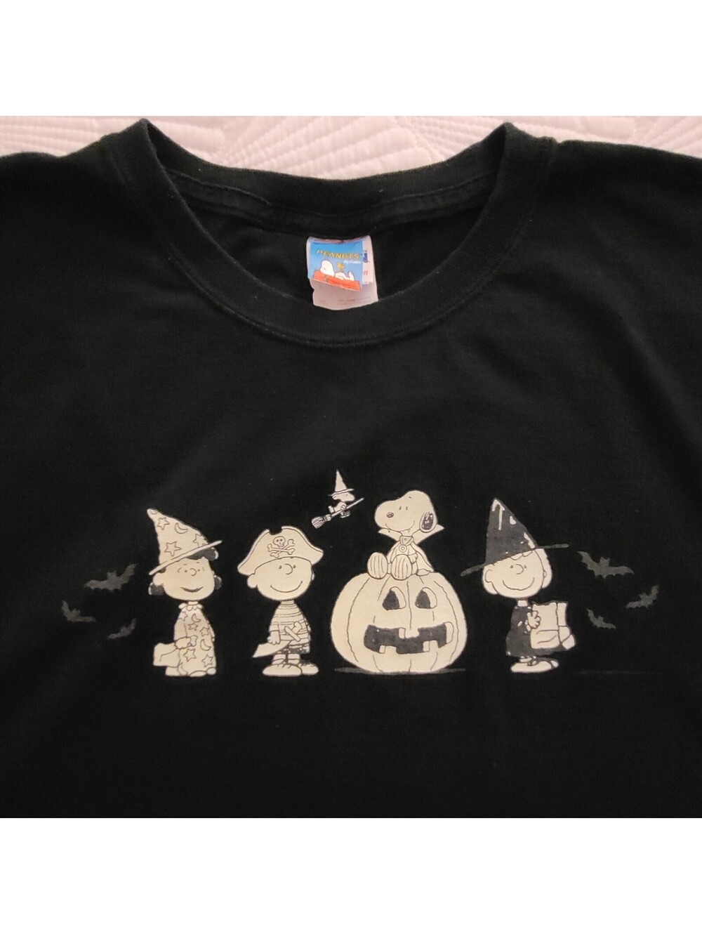 Peanuts Halloween Glow In Dark T-shirt Snoopy Charlie Brown XL Great Pumpkin